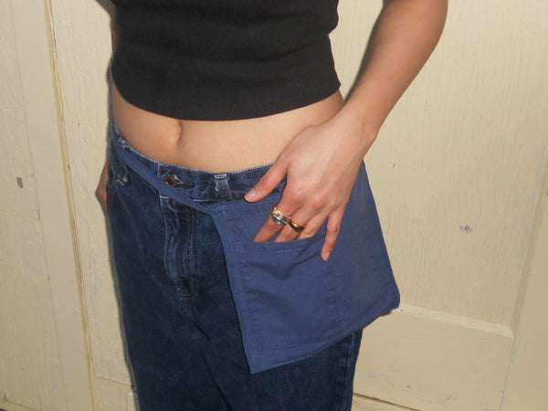 pocket wrap-around (in navy)