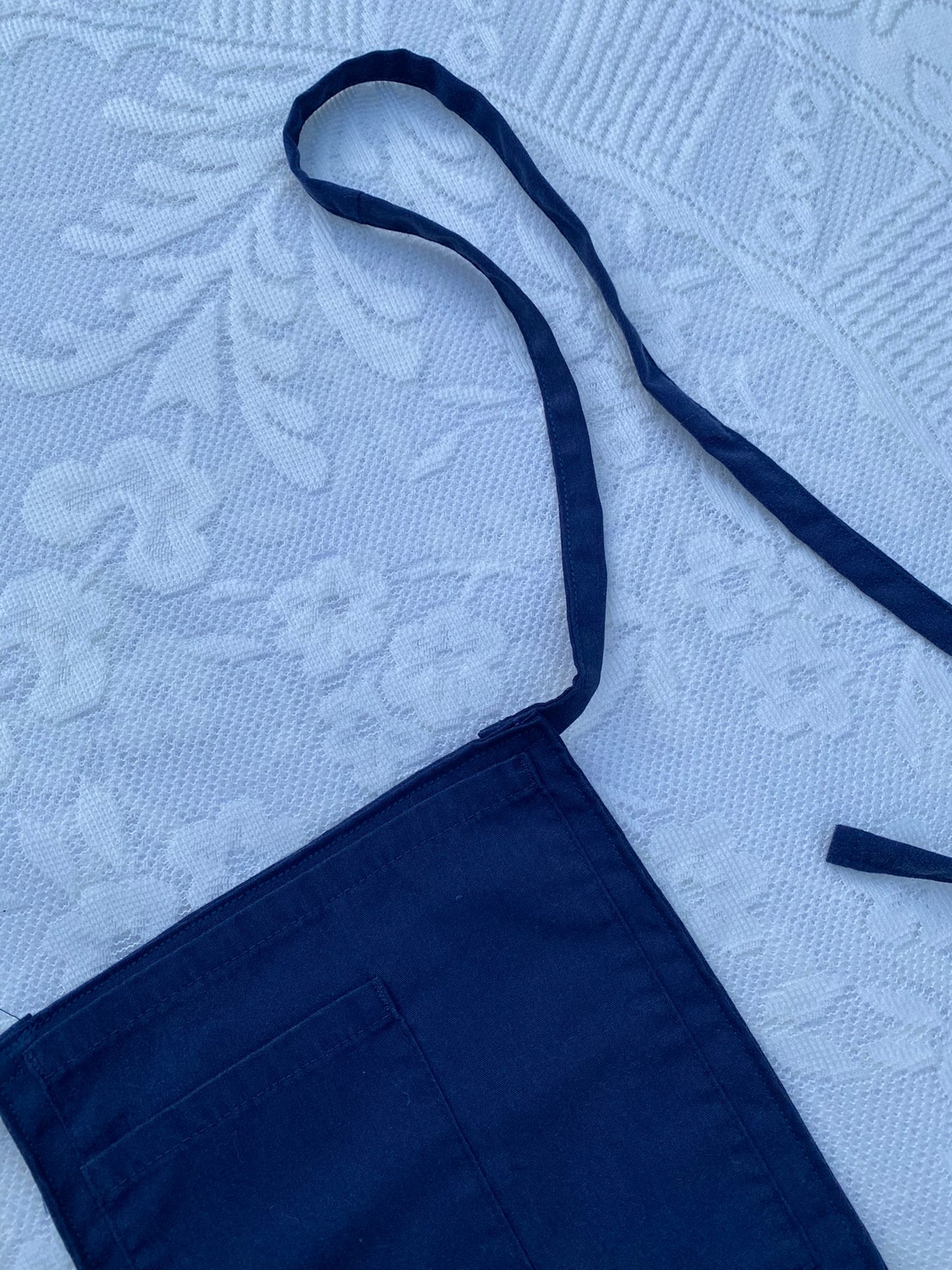pocket wrap-around (in navy)